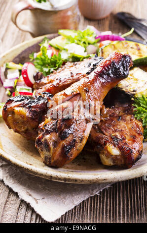 Grillades de poulet avec légumes Banque D'Images