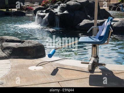 Personne handicapée président piscine Banque D'Images