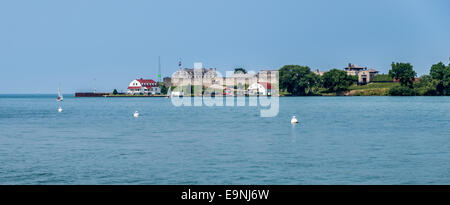 Old Fort Niagara en Youngstown de New York sur le bord de la rivière Niagara. Photo prise à partir de Niagara on the Lake, Ontario Canada. Banque D'Images