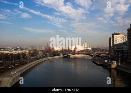 Moscou, Russie. 30 octobre 2014. Plus de smog de l'avis de Moscou le Kremlin : Oleg Kozyrev Crédit/Alamy Live News Banque D'Images