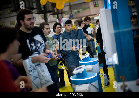 Barcelone, Espagne. 30 octobre, 2014. Consoles de jeu les garçons pendant l'Salón Manga à Barcelone. Salón del Manga de Barcelone est une convention de manga, anime et la culture japonaise. Crédit : Jordi Boixareu/Alamy Live News Banque D'Images