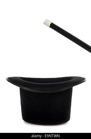 Chapeau magique avec baguette pour un spectacle de magie sur fond blanc Banque D'Images