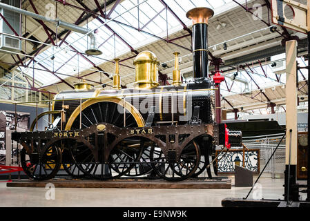 Réplique de l'ÉTOILE DU NORD L'une des premières locomotives de Brunel Banque D'Images