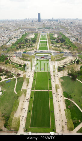 Vue aérienne du parc du Champs de Mars à Paris, France vu de la Tour Eiffel Banque D'Images