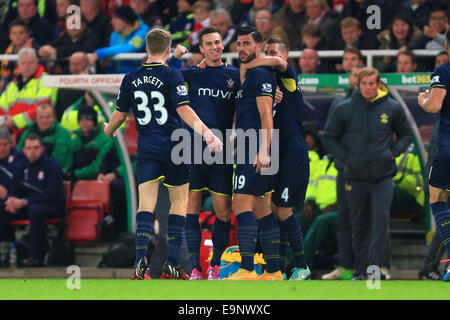 Stoke, UK. 29 Oct, 2014. Southampton Graziano pelle célèbre son premier but - Stoke City vs Southampton - Capital One League Cup - Britannia Stadium - Stoke - 29/10/2014 Philippe Pic Oldham/Sportimage. © csm/Alamy Live News Banque D'Images