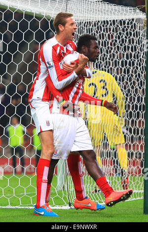 Stoke, UK. 29 Oct, 2014. Stokes Mame Biram Diouf fête marquant son deuxième but de côtés - Stoke City vs Southampton - Capital One League Cup - Britannia Stadium - Stoke - 29/10/2014 Philippe Pic Oldham/Sportimage. © csm/Alamy Live News Banque D'Images