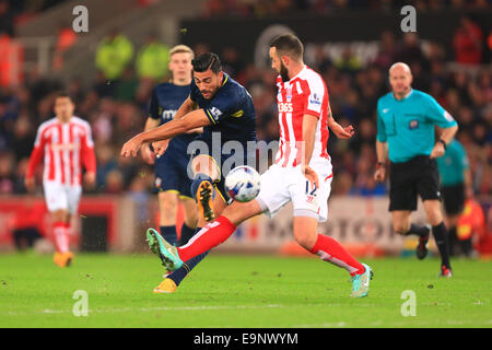 Stoke, UK. 29 Oct, 2014. Southampton Graziano Pelle marque l'ouverture ged - Stoke City vs Southampton - Capital One League Cup - Britannia Stadium - Stoke - 29/10/2014 Philippe Pic Oldham/Sportimage. © csm/Alamy Live News Banque D'Images