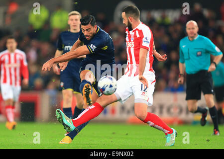 Stoke, UK. 29 Oct, 2014. Southampton Graziano Pelle marque l'ouverture ged - Stoke City vs Southampton - Capital One League Cup - Britannia Stadium - Stoke - 29/10/2014 Philippe Pic Oldham/Sportimage. © csm/Alamy Live News Banque D'Images