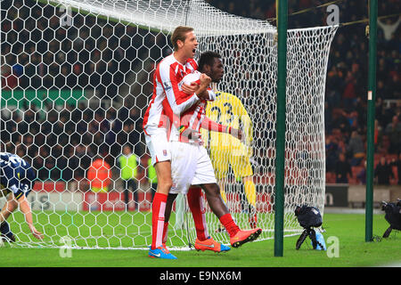 Stoke, UK. 29 Oct, 2014. Stokes Mame Biram Diouf fête marquant son deuxième but de côtés - Stoke City vs Southampton - Capital One League Cup - Britannia Stadium - Stoke - 29/10/2014 Philippe Pic Oldham/Sportimage. © csm/Alamy Live News Banque D'Images