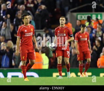 Londres, Royaume-Uni. 28 Oct, 2014. Le centre de Liverpool, Jordan Henderson cherche sur découragée après être allé 1-0 vers le bas.League Cup quatrième round- Liverpool vs Swansea City - Anfield - Angleterre - 28 octobre 2014 - Photo David Klein/Sportimage. © csm/Alamy Live News Banque D'Images