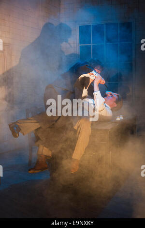 Theatre Royal Plymouth présente Grand Guignol par Carl Grose au Southwark Playhouse, Londres Banque D'Images