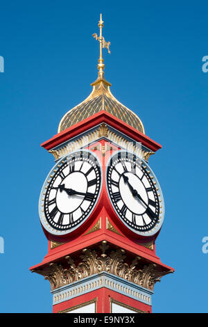 Horloge du jubilé sur Esplanade Weymouth UK érigée en 1887 pour célébrer la 50ème année de la Reine Victoria sur le trône britannique Banque D'Images