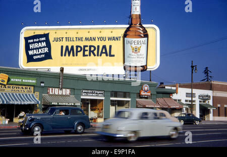 Hiram Walker liquor billboard vers 1950 Banque D'Images