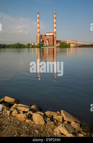 Le charbon utilisé pour produire de l'électricité pour Detroit area Banque D'Images