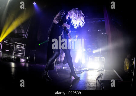 Toronto, Ontario, Canada. 30Th Oct, 2014. TAYLOR MOMSEN, leader pour le groupe de rock "The Pretty Reckless" effectue au Sound Academy de Toronto. Crédit : Igor/Vidyashev ZUMA Wire/Alamy Live News Banque D'Images