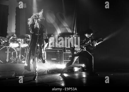 Toronto, Ontario, Canada. 30Th Oct, 2014. TAYLOR MOMSEN, leader pour le groupe de rock "The Pretty Reckless" effectue au Sound Academy de Toronto. Crédit : Igor/Vidyashev ZUMA Wire/Alamy Live News Banque D'Images