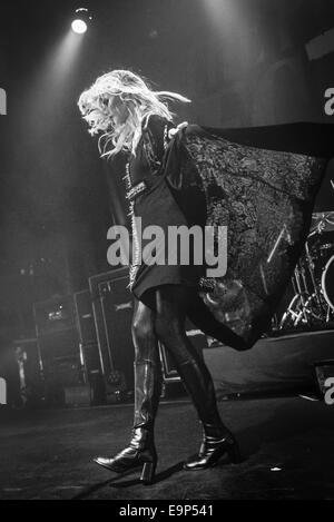 Toronto, Ontario, Canada. 30Th Oct, 2014. TAYLOR MOMSEN, leader pour le groupe de rock "The Pretty Reckless" effectue au Sound Academy de Toronto. Crédit : Igor/Vidyashev ZUMA Wire/Alamy Live News Banque D'Images