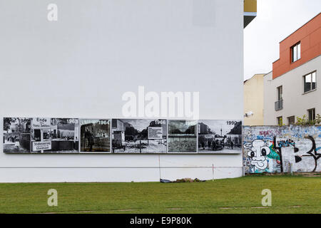 Photos historiques sur le mur du bâtiment, Mémorial du Mur de Berlin Park, Bernauer Strasse, Mitte, Berlin Banque D'Images