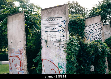 Sections de mur de Berlin à l'origine le Mémorial du Mur de Berlin Museum, Bernauer Strasse, Mitte, Berlin Banque D'Images