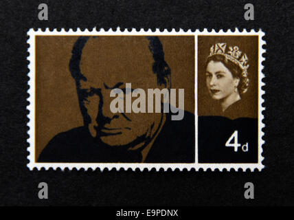 Timbre-poste. La Grande-Bretagne. La reine Elizabeth II. Sir Winston Churchill. 1964. Banque D'Images