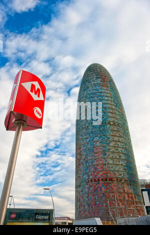 Barcelone, Espagne - 19 DÉCEMBRE : Torre Agbar sur district technologique le 19 décembre 2011 à Barcelone, Espagne. Cette 38 étages t Banque D'Images