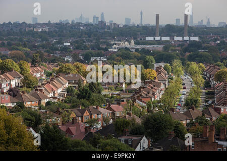 Banlieue de Londres, Wembley, avec le centre de Londres, dans la distance Banque D'Images