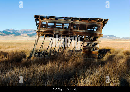 Ranch abandonné sur bâtiment Monte Vista National Wildlife Refuge, centre du Colorado, USA Banque D'Images