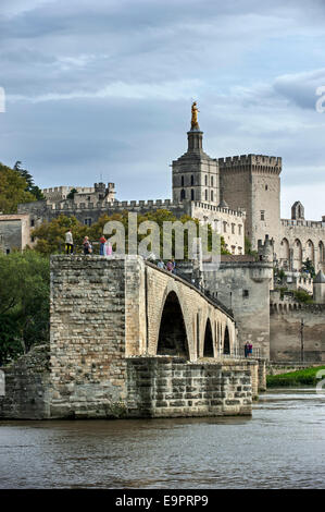 Pont Saint-Bénézet / Pont d'Avignon, Palais des Papes / Palais des Papes et cathédrale d'Avignon, Vaucluse, France Banque D'Images