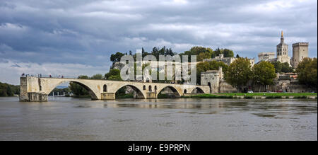 Pont Saint-Bénézet / Pont d'Avignon, Palais des Papes / Palais des Papes et cathédrale d'Avignon, Vaucluse, France Banque D'Images