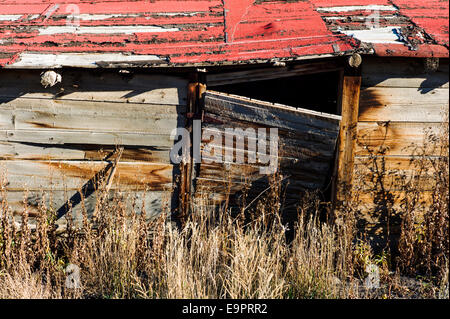 Ranch abandonné sur bâtiment Monte Vista National Wildlife Refuge, centre du Colorado, USA Banque D'Images