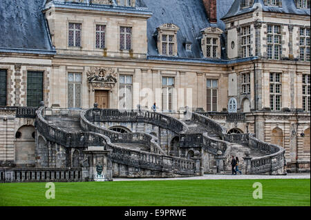 Escalier en fer à cheval du Château de Fontainebleau / Château royal de Fontainebleau, près de Paris, Île-de-France, France Banque D'Images