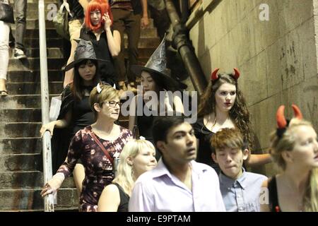 Hong Kong, Chine. 31 octobre, 2014. Les gens habillés et célébrer l'Halloween à Central, Hong Kong le 31 octobre 2014. Credit : Curtis Y. F. Cheung/ZUMA/ZUMAPRESS.com/Alamy fil Live News Banque D'Images