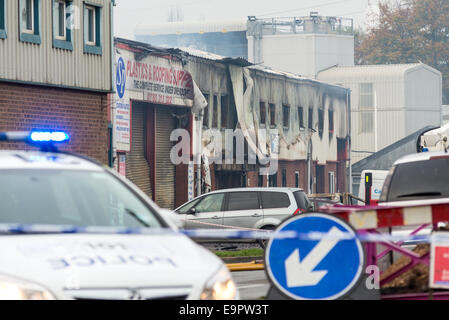 Stafford, Staffordshire, Royaume-Uni. 31 octobre, 2014. Lendemain d'un grand feu d'artifice sur l'usine à SP Tilcon Avenue, Baswich. Crédit : Christopher Hepburn/Alamy Live News Banque D'Images