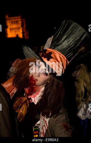 Bristol, Royaume-Uni. 31 octobre, 2014. Bristol Zombie Walk 2014. Zombie hoardes descendre sur Bristol Crédit : Rob Hawkins/Alamy Live News Banque D'Images