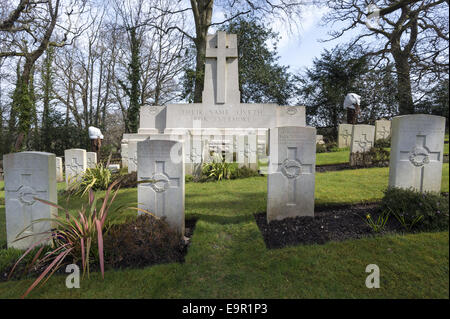 La Commonwealth War Graves au St Nicholas Churchyard à Brockenhurst, New Forest, Hampshire, England, UK Banque D'Images