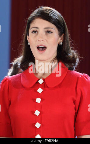 Londres, Royaume-Uni. 31 octobre, 2014. Gemma Arterton sur scène lors d'un photocall pour "made in Dagenham" au Adelphi Theatre le 31 octobre 2014 à Londres, Angleterre Crédit : KEITH MAYHEW/Alamy Live News Banque D'Images