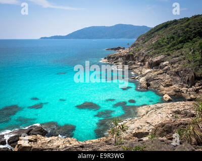 Vue sur la mer de l'idyllique île de Pulau Perhentian Kecil, la Malaisie. Banque D'Images