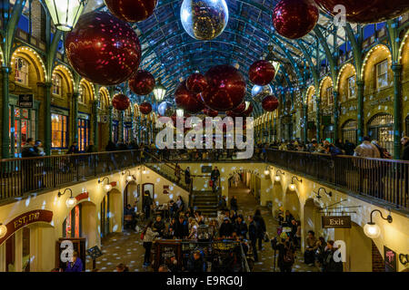 Covent Garden à Noël dans la soirée - Londres, Royaume-Uni Banque D'Images