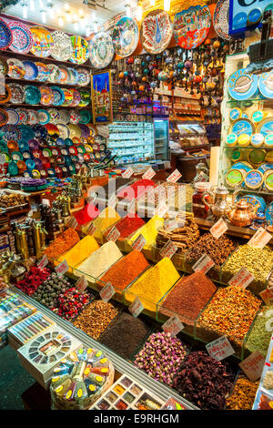 ISTANBUL - Le 25 janvier : le Grand Bazar, considéré comme le plus ancien centre commercial de l'histoire avec plus de 1200 bijoux, tapis, le Banque D'Images