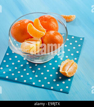 Mandarines dans bol en verre. Selective focus Banque D'Images