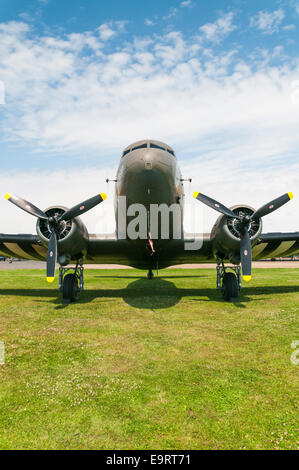 Vue de face d'un avion de Dakota USAAF Douglas C 47 de la seconde Guerre mondiale Banque D'Images