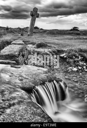 Beckamoor cross/Windy poster à Dartmoor Banque D'Images