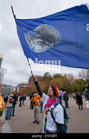 Washington DC, USA. 06Th Nov, 2014. Novembre, 01, 2014, Washington, DC USA : Ed Fallon, le fondateur de la grande marche de l'action pour le climat, ainsi que des membres et sympathisants de l'action climatique, se sont rassemblés à Washington, DC, terminant leur 9 mois de mars à travers le pays qu'ils sont partis de Los Angeles le 1er mars. Credit : B Christopher/Alamy Live News Banque D'Images