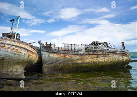 Rusty désaffectées les apparaux de pêche Bateaux à Salen Bay dans Sound of Mull sur l'île de Mull dans les Hébrides intérieures et les îles de l'Ouest, à l'Ouest Banque D'Images