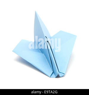 Avion en papier bleu isolated on white Banque D'Images