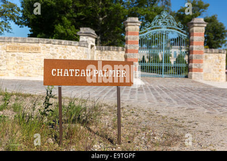 BORDEAUX, FRANCE - Mai 2014 : Entrée de Château Palmer - l'un des plus célèbres vignerons en France Banque D'Images