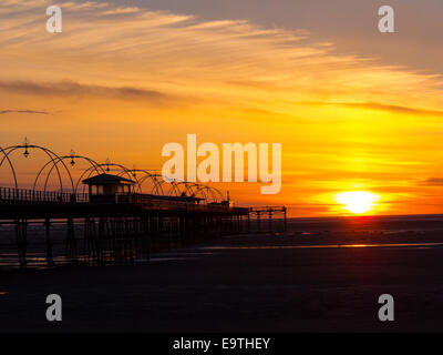 Pier at sunset, Southport, Merseyside, Angleterre Banque D'Images