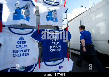 London UK, 1er novembre 2014. Fans arrivent à Stamford Bridge pour la Barclays Premier League match pour le derby de Londres entre Chelsea FC et Queens Park Rangers Banque D'Images