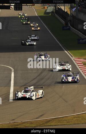 Shanghai, Chine. 2e Nov, 2014. FIA World Endurance Championship 1-2 Arrivée à Shanghai à Shanghai International Circuit. Credit : Marcio Machado/ZUMA/Alamy Fil Live News Banque D'Images