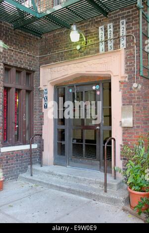 Entrée de l'industrie, United Workers Cooperative Colony, Bronx, New York Banque D'Images